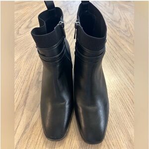 Anne Klein black zipper womens booties size 9.5